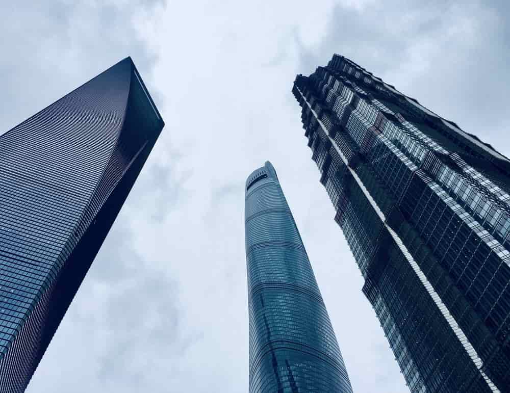 China 3_Universal Hires Wolkenkratzer im Stadteil Pudong in Shanghai